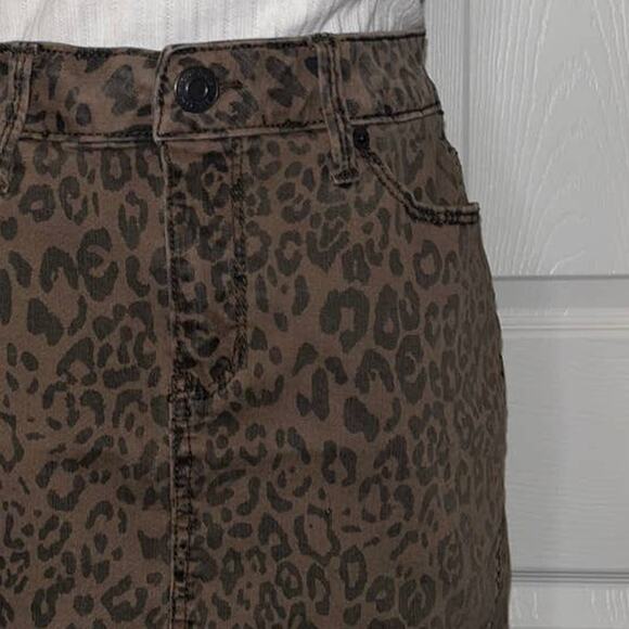 MUDD Mini Skirt size 3 Stretch Denim Cut Off Leopard Print Brown Tan Y2K 2000's - Picture 15 of 16